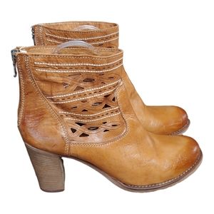 Rebecca Portafino? Laser cut stacked heel leather boots EU40 EUC